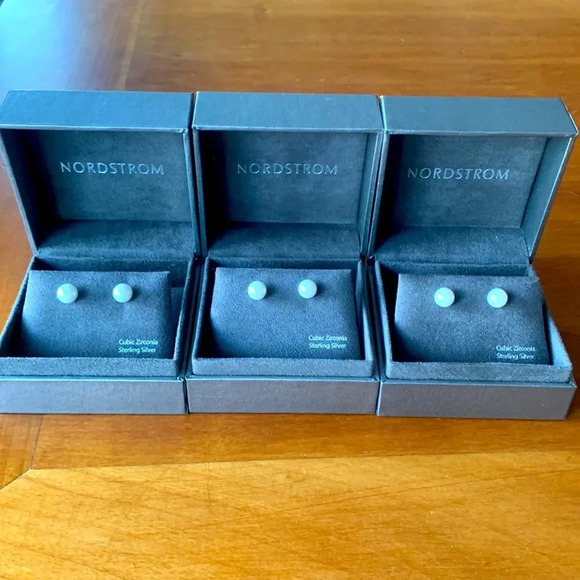 NWT NORDSTROM PEARL AND STERLING SILVER STUD EARRINGS - Picture 5 of 6